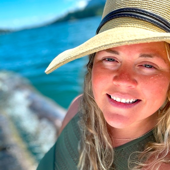 Meet your Posher, Holly - Picture 4 of 7